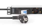 DIGITUS Listwa zasilająca PDU Rack 19" z wyłącznikiem nadprądowym Typ C 16A, 7 gniazd Schuko CEE 7/3 (45°), kabel 1,8m wtyk Unischuko CEE 7/7, 16A, aluminiowa - DN-95439 - Zdjęcie 4